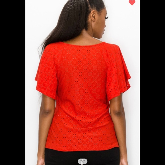 Wide Ruffle sleeve eyelet top - Picture 3 of 6